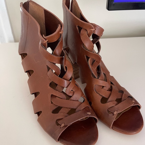 Zodiac brown leather sandals size 6.5. - Picture 11 of 13